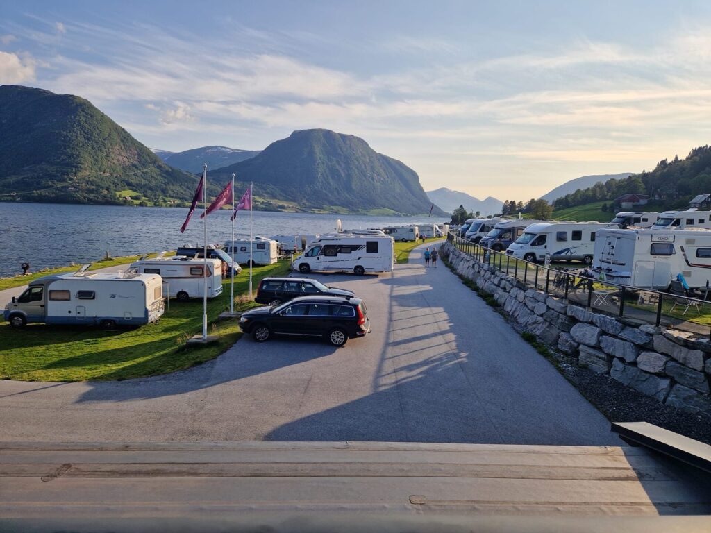Oversiktsbilde campingplass Jølster Panorama. Foto.
